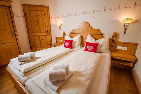 Berghof Chalet Flachau - Ferienhaus direkt neben der Piste