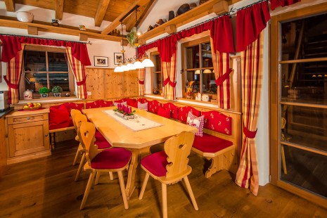 Berghof Chalet Flachau - Ferienhaus direkt neben der Piste