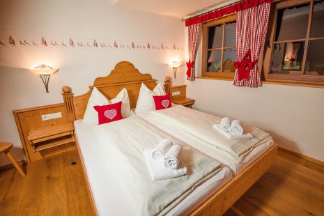 Berghof Chalet Flachau - Ferienhaus direkt neben der Piste