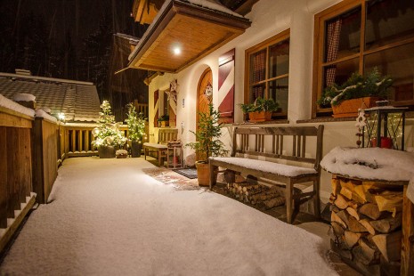 Berghof Chalet Flachau - Ferienhaus direkt neben der Piste